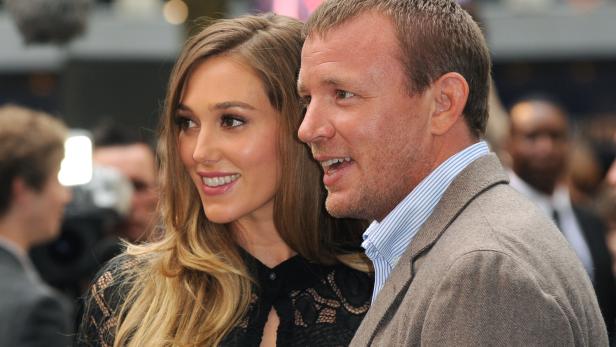07386225_ppsvie.jpg Guy Ritchie und Jacqui Ainsley posieren zusammen.