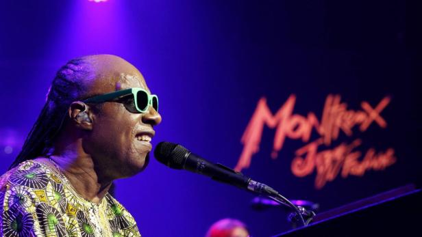 Stevie Wonder tritt beim Montreux Jazz Festival auf.
