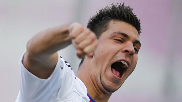 FC Basel&#039;s (FCB) Aleksandar Dragovic celebrates his goal during his Swiss Super League soccer match against FC Servette in Geneva March 3, 2013. REUTERS/Valentin Flauraud (SWITZERLAND - Tags: SPORT SOCCER)