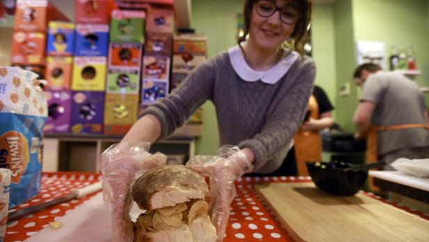 Simply Crispy Sandwich Cafe in Belfast Anfang 2015 eröffnete ein in Irland: Im angloamerikanischen Raum werden gerne zu bzw. in Sandwiches auch Chips (auf Englisch Crisps) gegessen.