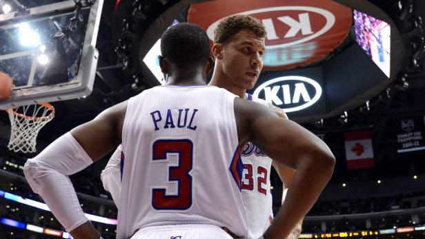 Die Basketballspieler Chris Paul und Blake Griffin während eines Spiels.