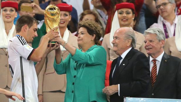 WM-Sog: Staatschefin Rousseff hofft am Sonntag auf ihre Wiederwahl.