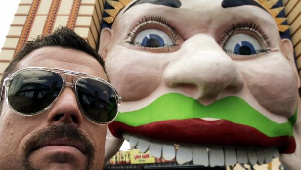 movember-000_Reuters_WILL BURGESS.jpg