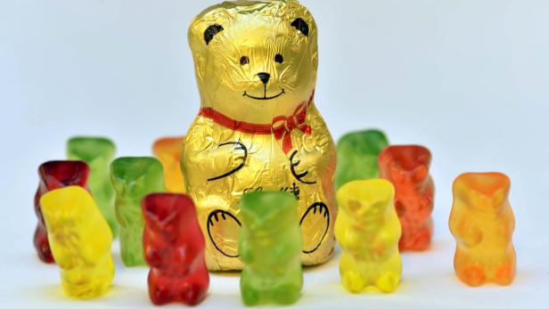 Goldbärchen von Haribo und der Goldbär von Lindt.