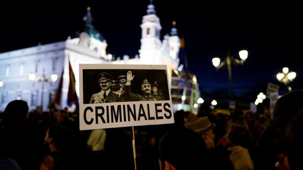 Streit um Überführung von Francos Überresten in Spanien