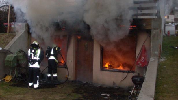 05.04.2013: Zwei Tote bei Brand in einem Haus im Ortsteil Kleinsattl, Villach; ein 68-jähriger ÖBB-Pensionist und seine 45-jährige Bekannte