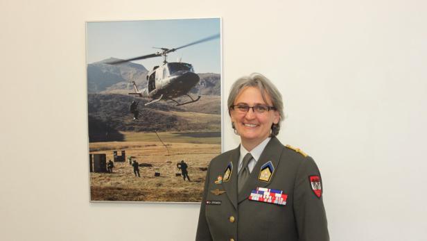 Oberst Sylvia Sperandio, Bundesministerium für Landesverteidigung, Bundesheer, Frauen beim Heer, Militär