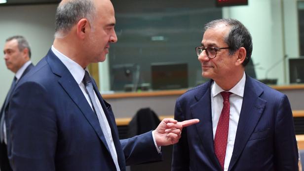 EU-Währungskommissar Moscovici (l.) erklärt Italiens Finanzminister: &quot;Regeln sind Regeln&quot;