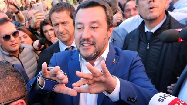 Salvini: "Wir bewegen uns keinen Millimeter"