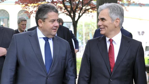 Ex-SPD-Chef Sigmar Gabriel (links) und Werner Faymann gründeten Unternehmen in Berlin