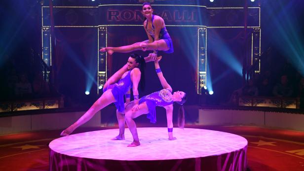 Italienische Frauenpower bringen die „Bello Sisters“ ins Roncalli-Zirkuszelt