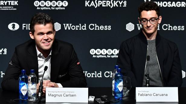 Der norwegische Schach-Star Carlsen (li.) und US-Herausforderer Caruana spielen um den Titel.