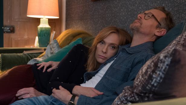 Vom Ehe-Sex gelangweilt: Toni Collette und Steven Mackintosh im Serien-Hit „Wanderlust“
