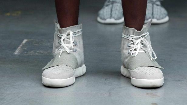 Adidas brachte 2015 die Yeezy Boost auf den Markt. Entworfen und beworben wurden sie von Superstar Kanye West.