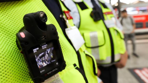 Bodycams Fur Polizei Produkt Von Reveal Media Erhielt Zuschlag Kurier At