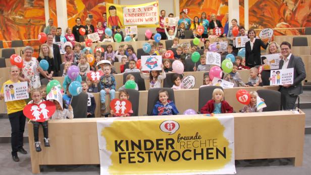Abschluss der Kinderrechte-Festwochen im Plenarsaal des österreichischen Parlaments im AusweichQuartier Hofburg