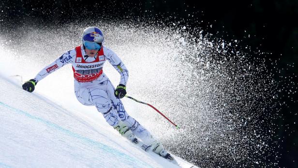 FILE PHOTO: Vonn of the U.S. skis in the Alpine Skiing World Cup women's downhill race in the Bavarian resort of Garmisch-Partenkirchen