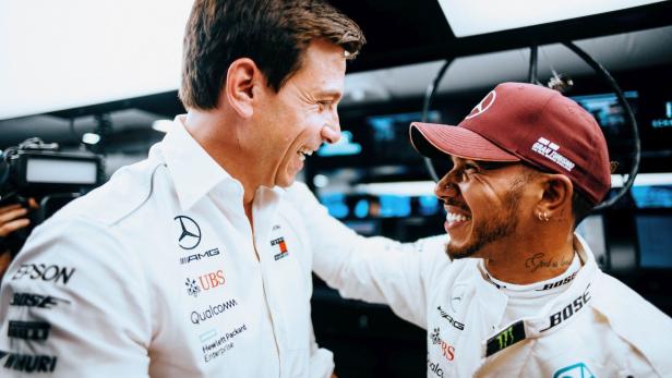 Erfolgsduo: Teamchef Toto Wolff mit Weltmeister Lewis Hamilton