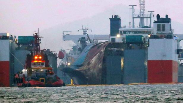 Das Wrack der Sewol ist wieder aufgetaucht.