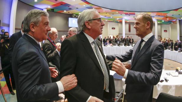 Die drei EVP-Politiker werden ausgetauscht: Parlamentspräsident Tajani, Kommissionschef Juncker und EU-Ratspräsident Tusk (v.l.n.r.)