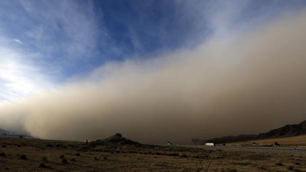 Video: Nordwesten Chinas von heftigem Sandsturm getroffen
