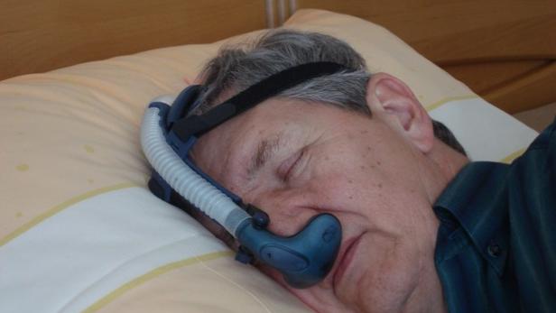 Patient mit Schlafapnoe - Therapie