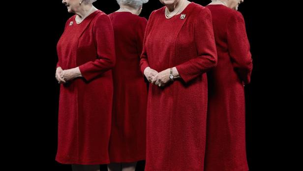 Eindrucksvolle Spiegel-Fotos von der Queen oder ihrem Enkel Prinz William sind vom 19. August bis 19. September in London zu sehen. Die Eleven Gallery zeigt die Ausstellung &quot;The Queen&#039;s People&quot; mit Bildern des Fotografen Hugo Rittson-Thomas.