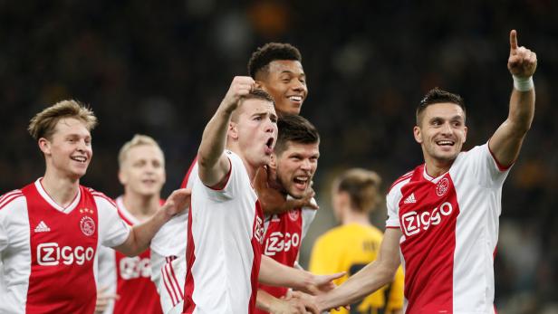 Champions League: Ajax nach Sieg bei AEK Athen im Achtelfinale
