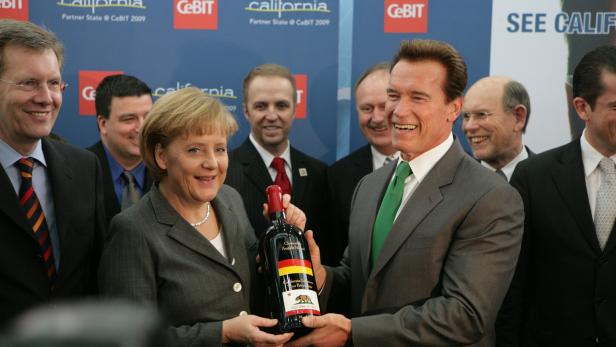 Kanzlerin Merkel und Gouverneur Schwarzenegger 2009 auf der CeBIT