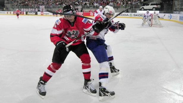 Patrick Harand (L) of Austria challenges Ziga Jeglic of Slovenia during their Ice Hockey World Championship Division I Group A match in Ljubljana April 21, 2012. REUTERS/Srdjan Zivulovic (SLOVENIA - Tags: SPORT ICE HOCKEY)