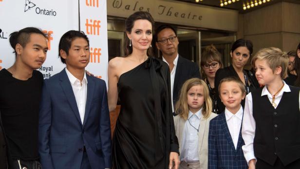 Angelina Jolie mit Maddox, Pax, Vivienne, Knox und Shiloh bei der Filmpremiere zu &quot;Der weite Weg der Hoffnung&quot; im September 2017. Tochter Zahara fehlt auf dem Foto.