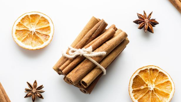 Cinnamon sticks with star anise and orange slices