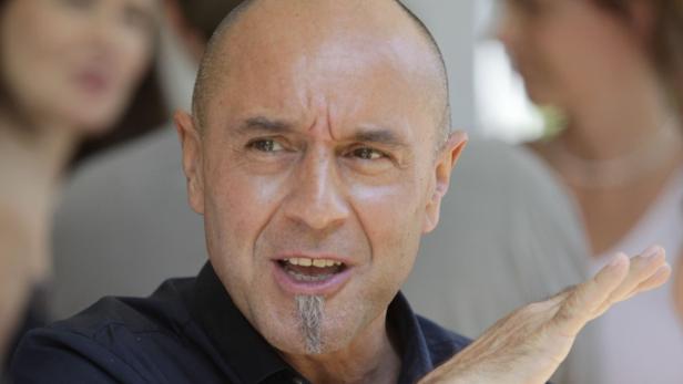 German writer Linus Reichlin gestures during a break in the annual Festival of German Language Literature (Bachmannpreis) in Klagenfurt July 9, 2011. REUTERS/Herwig Prammer (AUSTRIA - Tags: ENTERTAINMENT HEADSHOT PROFILE MEDIA)