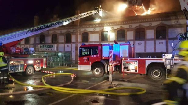 Großbrand in Bruckneudorf: "Brand Aus" um 11.45 Uhr