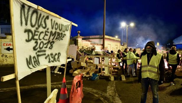 Frankeich: 100.000 Polizisten gegen „Gelbwesten“