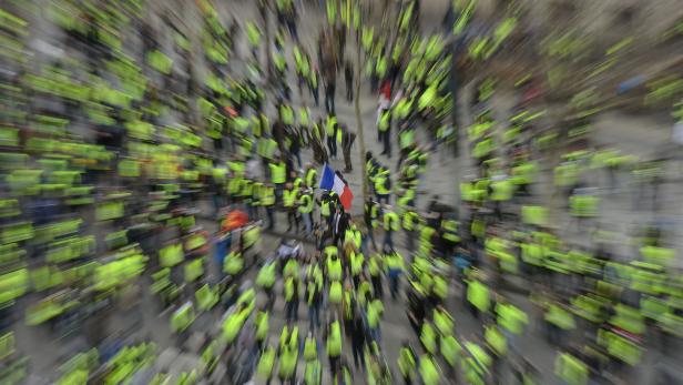 TOPSHOT-FRANCE-POLITICS-SOCIAL-DEMO