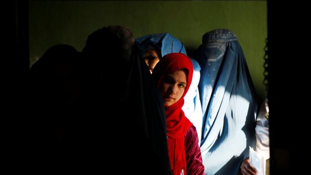Strafe, wer eine Frau länger ansieht? Afghanistan lacht über Gerücht