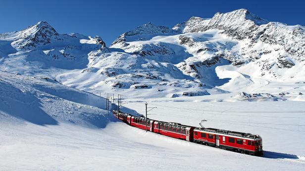 Mit dem Bernina Express von den Gletschern zu den Palmen