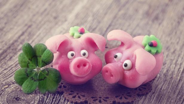 Glücksschweine aus Marzipan schauen nicht nur gut aus, sondern schmecken auch ausgezeichnet