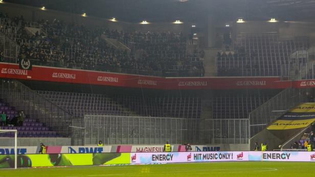 Ein Teil des Gäste-Sektors im Austria-Stadion blieb leer. Viele Rapid-Anhänger wurden vorm Match kontrolliert und verpassten das Match.