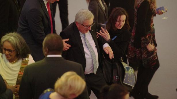 Juncker musste bei Dinner am Wiener Afrika-Forum gestützt werden
