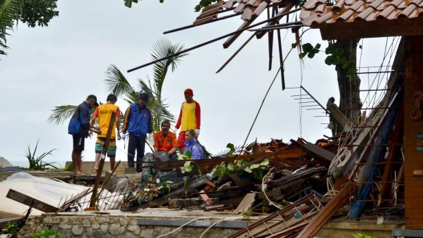 Zahl der Todesopfer durch Tsunami in Indonesien auf 373 gestiegen