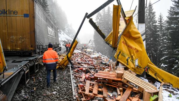 Brenner: Zug flog mit 126 km/h aus der Kurve