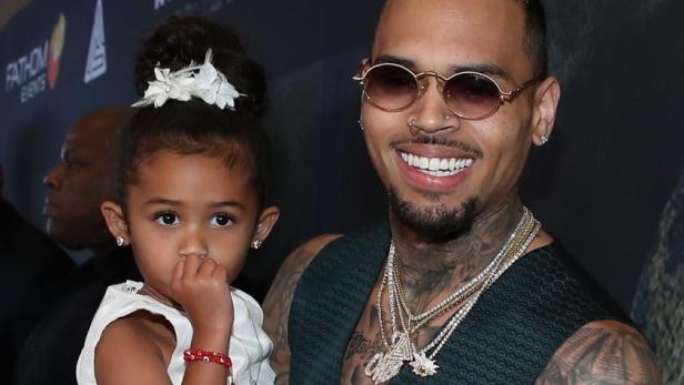 Chris Brown postete auf Instagram ein Video, auf dem Tochter Royalty mit einem Kapuzineräffchen zu sehen ist.