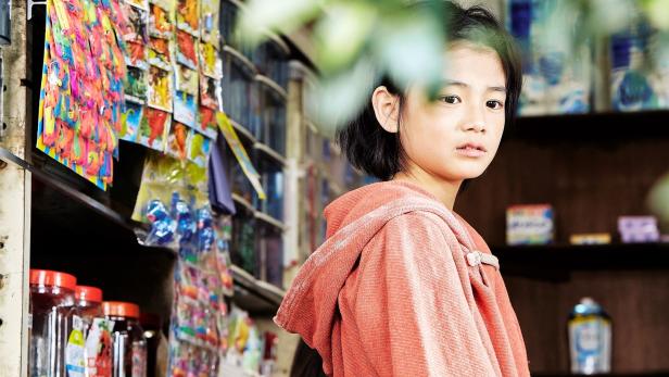 Kairi Jyo spielt einen Buben, der mit seinem Vater auf Raubzug in Supermärkte geht: „Shoplifters“