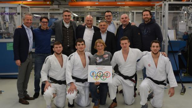 Nationalkämpfer (vorne v. li.): Kimran und Wachid Borchashvili, Sabrina Filzmoser, Michael Winkler, Shamil Borchashvili.