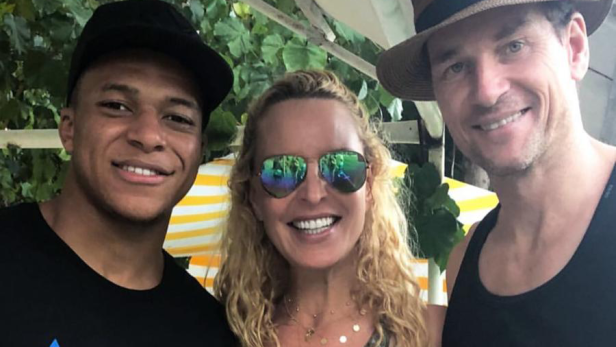 Die Wattens-Präsidentin mit Kylian Mbappe und Jens Lehmann.