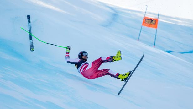 Beim FIS Weltcup Ski Alpin in Bormio stürzt Hemetsberger (AUT).