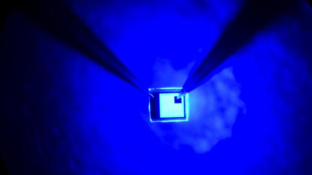 Blaues Laserlicht: Blaue Leuchtdioden haben eine sehr hohe Energieeffizienz und eine sehr lange Lebenszeit