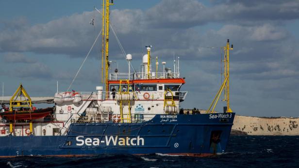 Die &quot;Sea Watch 3&quot; fährt unter holländischer Flagge.